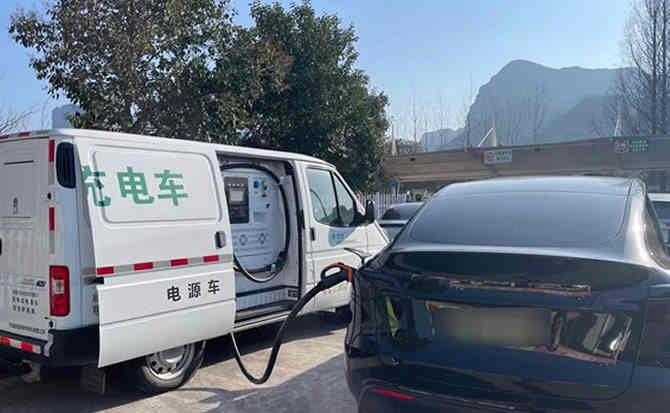 图木舒克汽车搭电